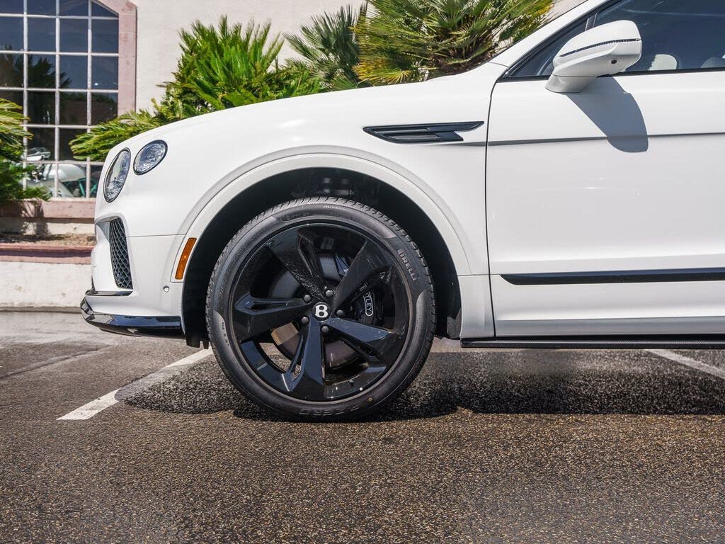 2025 Bentley Bentayga V8 AWD photo 6
