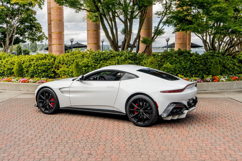 2020 Aston Martin Vantage RWD photo 2