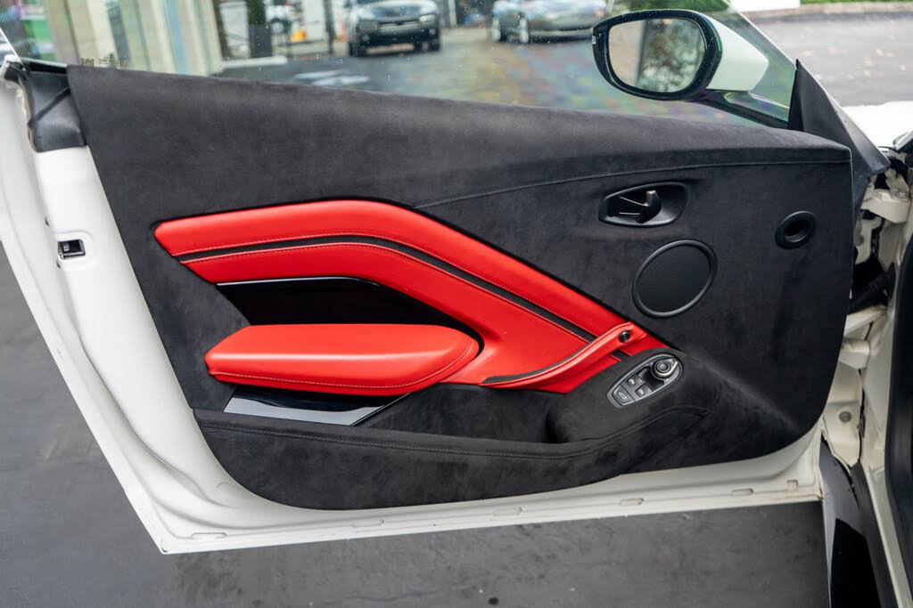2020 Aston Martin Vantage RWD photo 14
