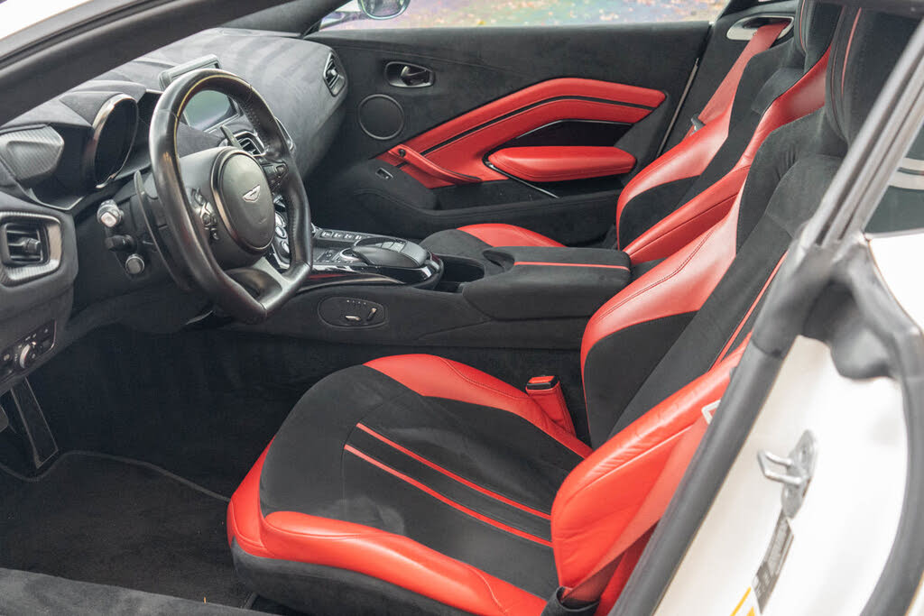 2020 Aston Martin Vantage RWD photo 3