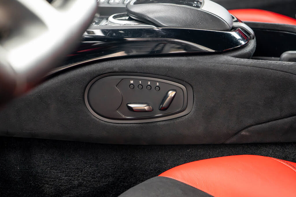 2020 Aston Martin Vantage RWD photo 24