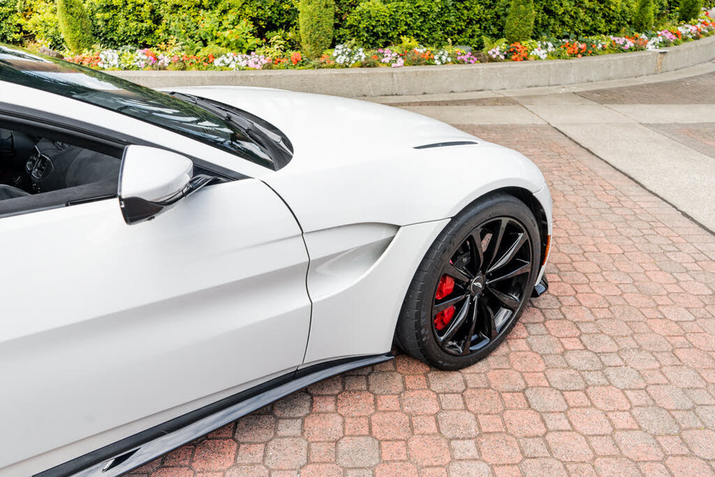 2020 Aston Martin Vantage RWD photo 9