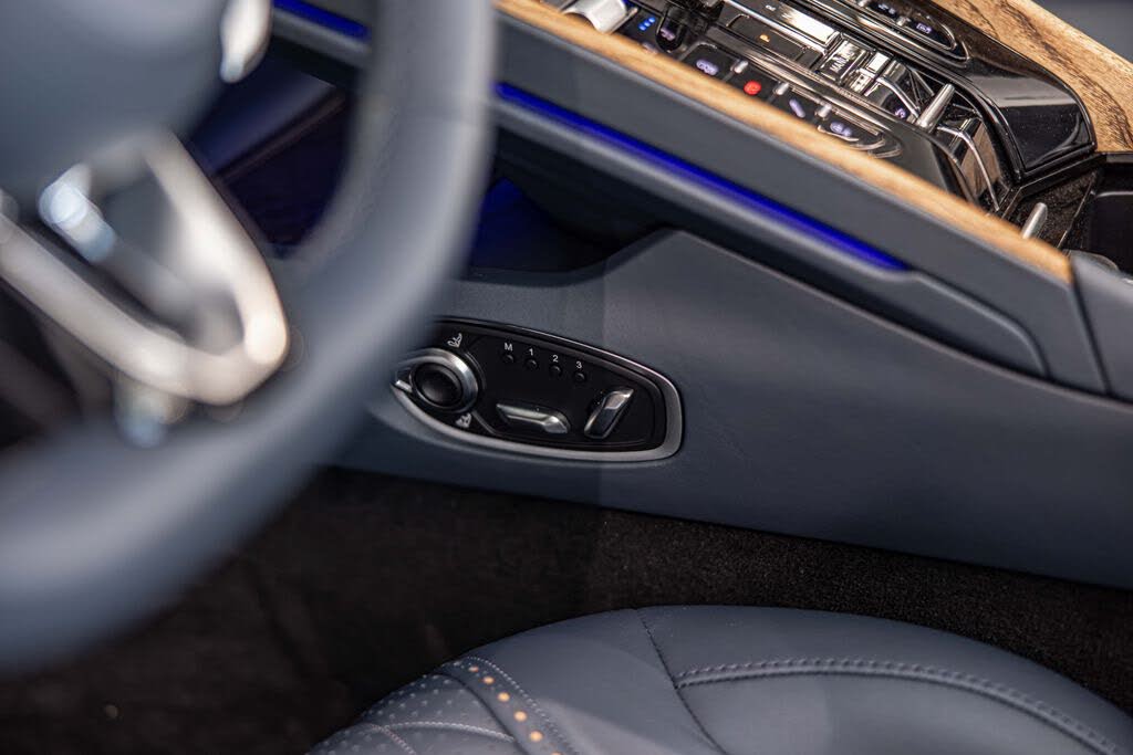 2026 Aston Martin DB12 Volante RWD photo 21