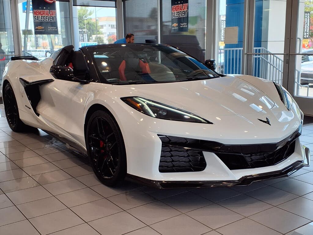 2026 Chevrolet Corvette Z06 2LZ Convertible RWD photo 3