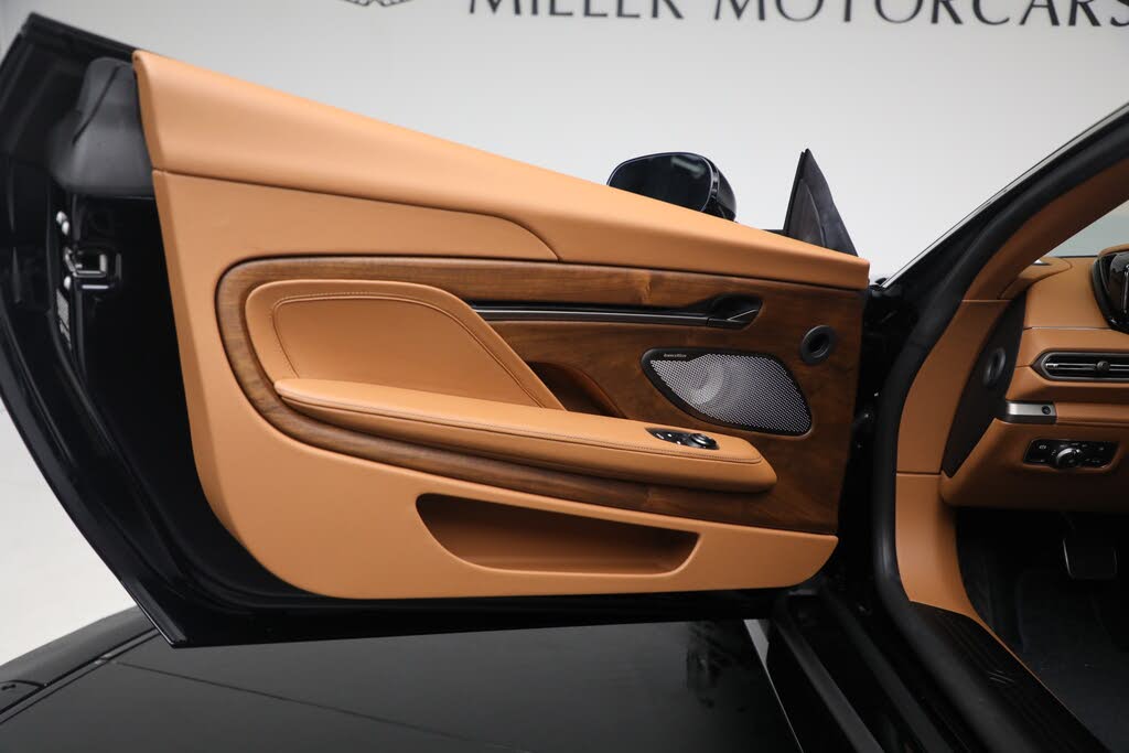 2026 Aston Martin Vanquish Coupe RWD photo 13