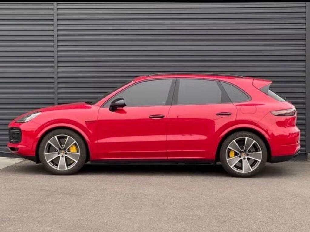 2023 Porsche Cayenne Turbo GT AWD photo 2