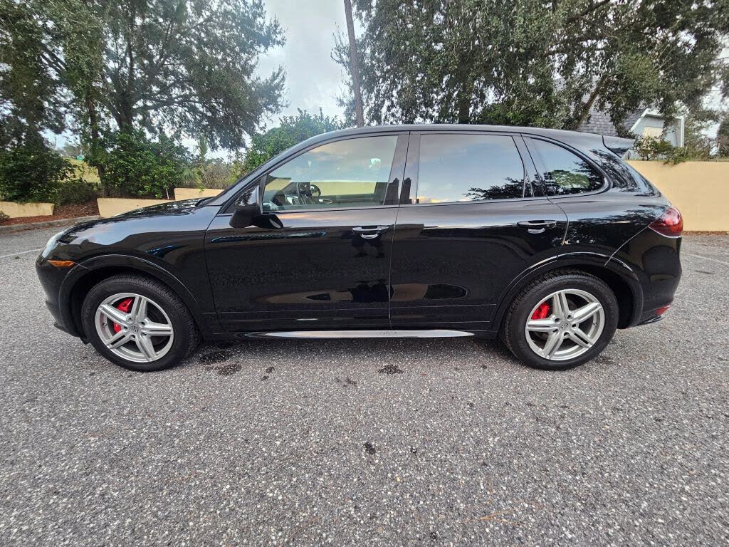 2013 Porsche Cayenne GTS AWD photo 5