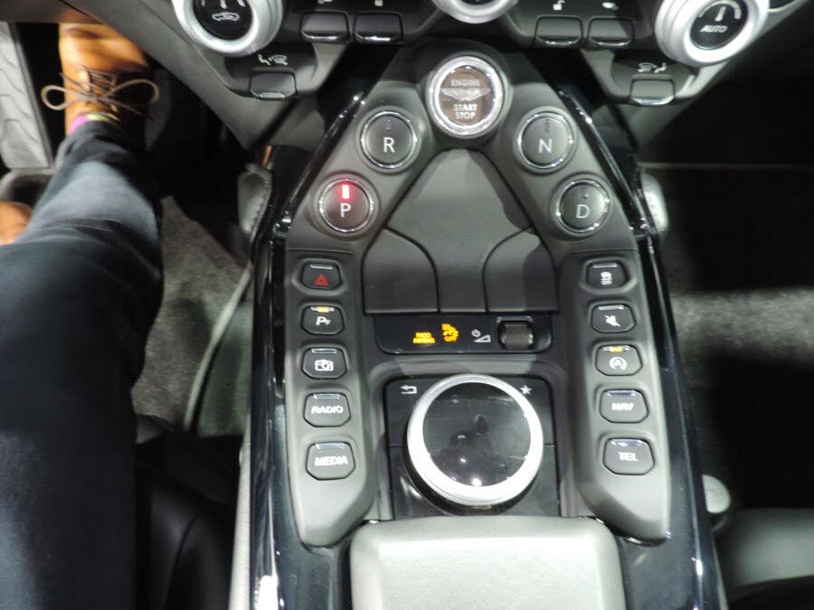 2019 Aston Martin Vantage RWD photo 14