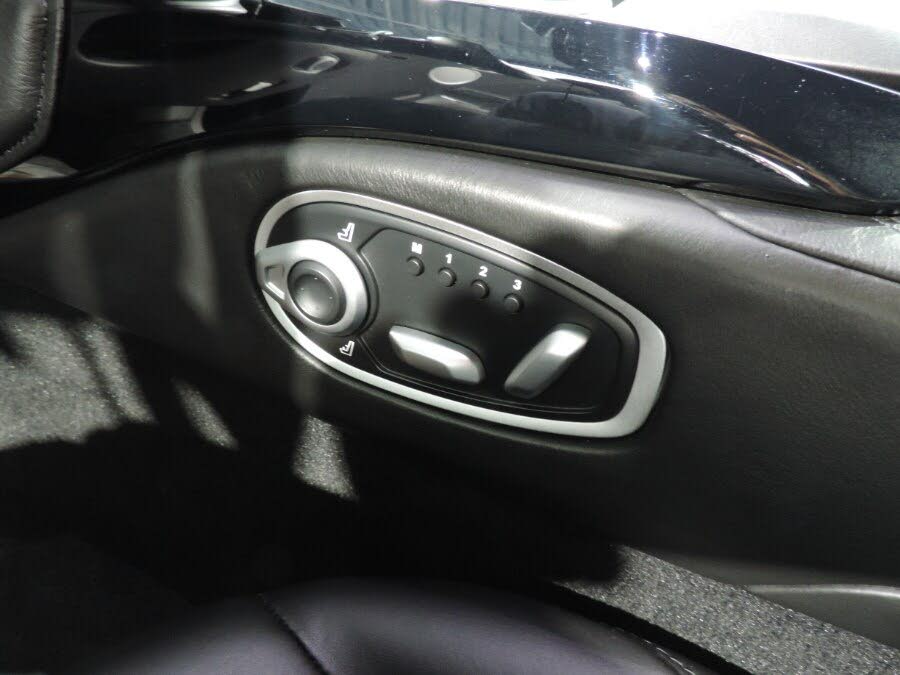 2019 Aston Martin Vantage RWD photo 15