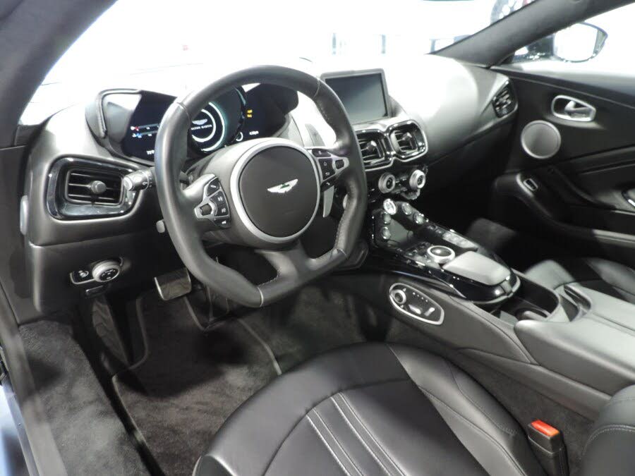 2019 Aston Martin Vantage RWD photo 8