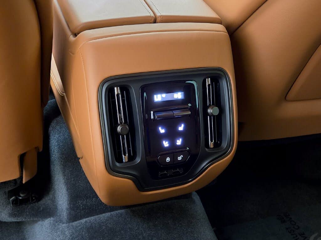 2026 Aston Martin DBX 707 AWD photo 18