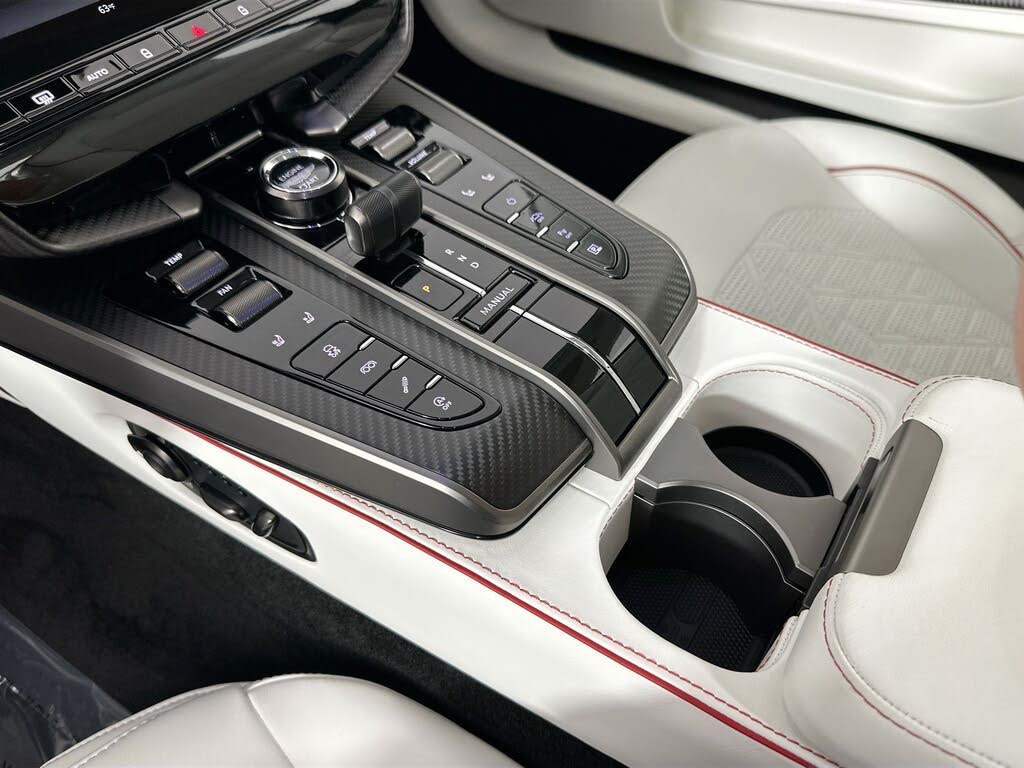 2026 Aston Martin Vanquish Coupe RWD photo 13