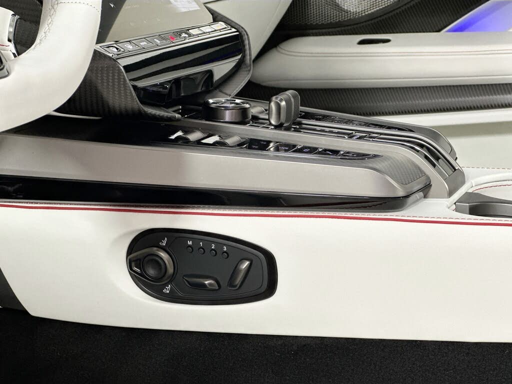 2026 Aston Martin Vanquish Coupe RWD photo 18