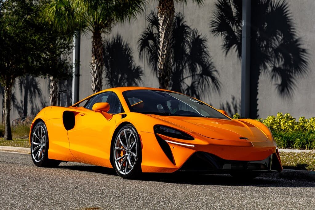 2025 McLaren Artura RWD