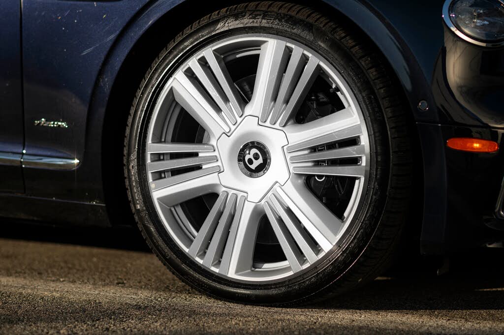 2026 Bentley Flying Spur Azure AWD photo 13