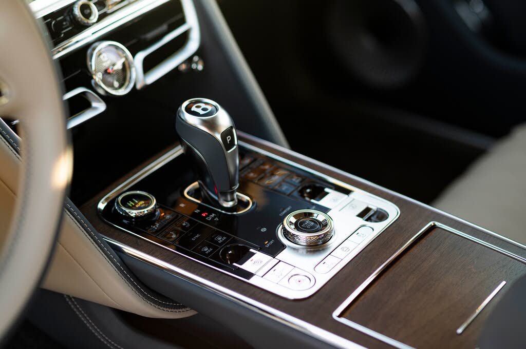 2026 Bentley Flying Spur Azure AWD photo 19