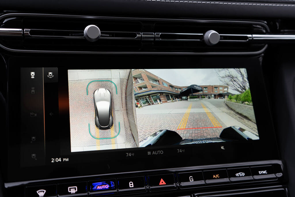 2026 Aston Martin DB12 V8 RWD photo 18