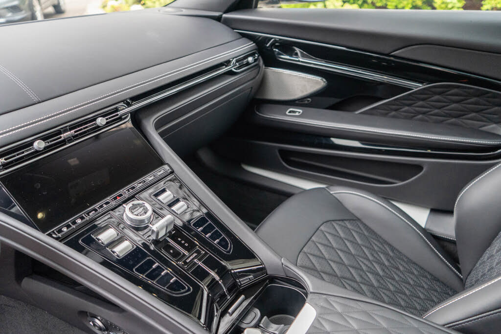2026 Aston Martin DB12 V8 RWD photo 10