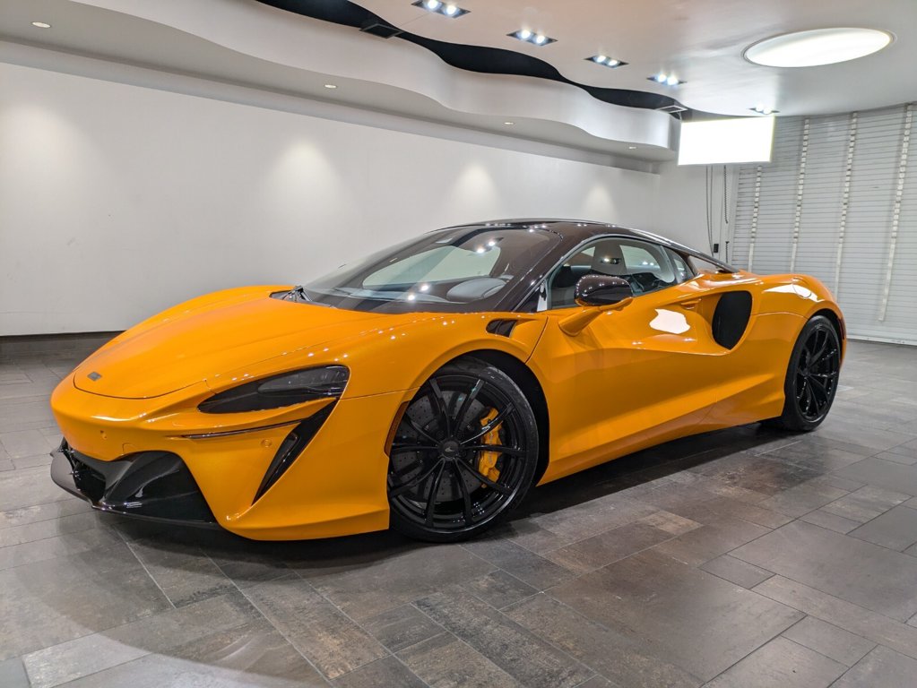2025 McLaren Artura RWD