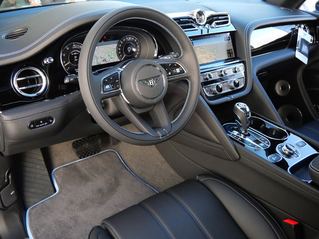 2025 Bentley Bentayga photo 2