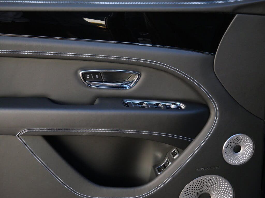 2025 Bentley Bentayga photo 14