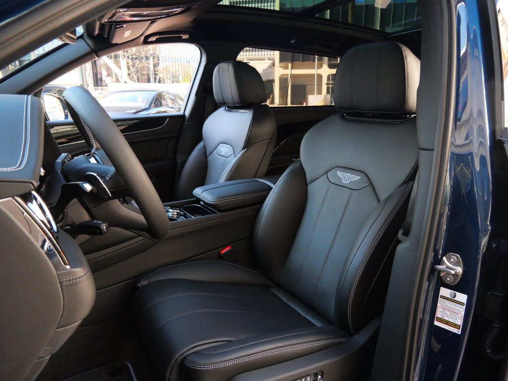 2025 Bentley Bentayga photo 16