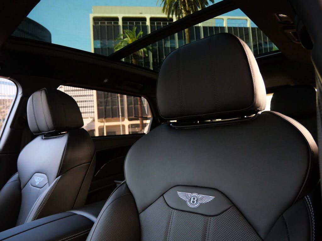 2025 Bentley Bentayga photo 17