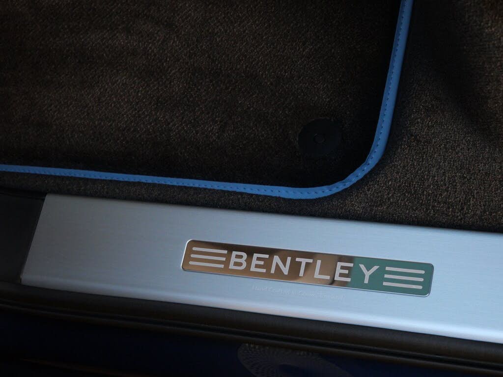 2025 Bentley Bentayga photo 18
