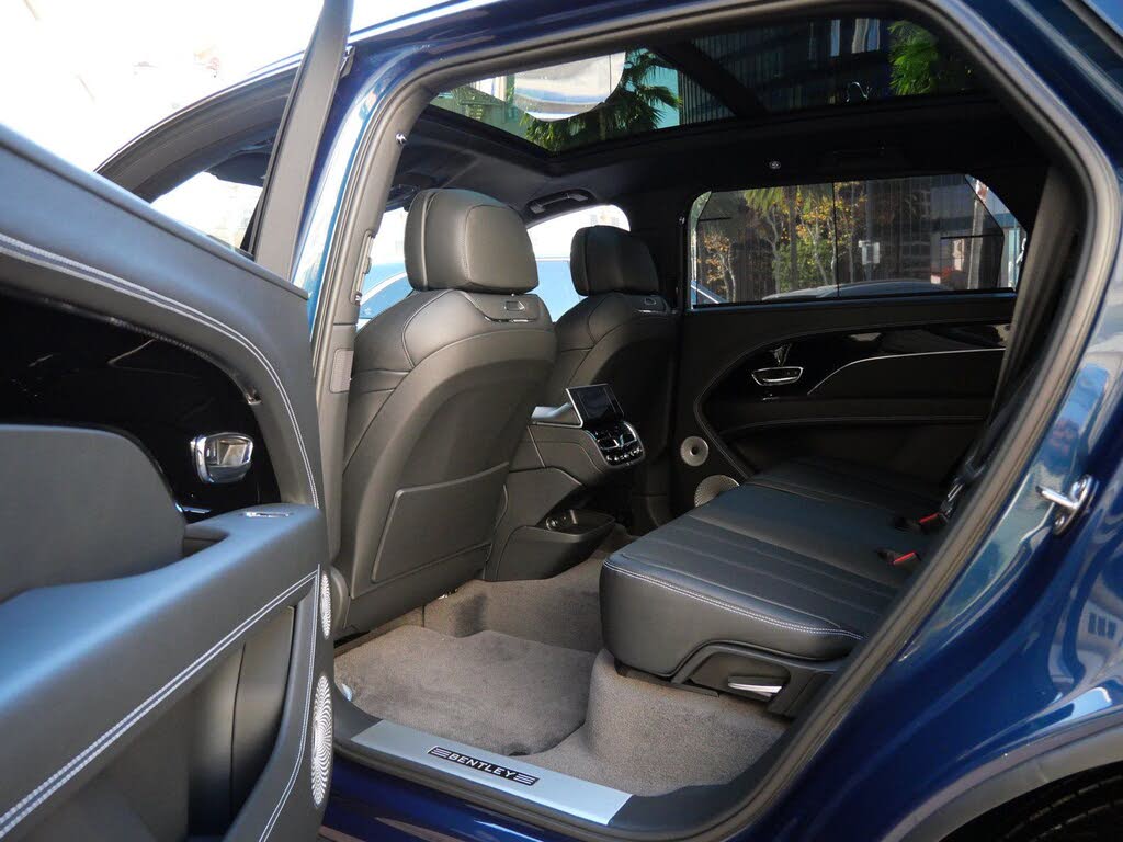 2025 Bentley Bentayga photo 19