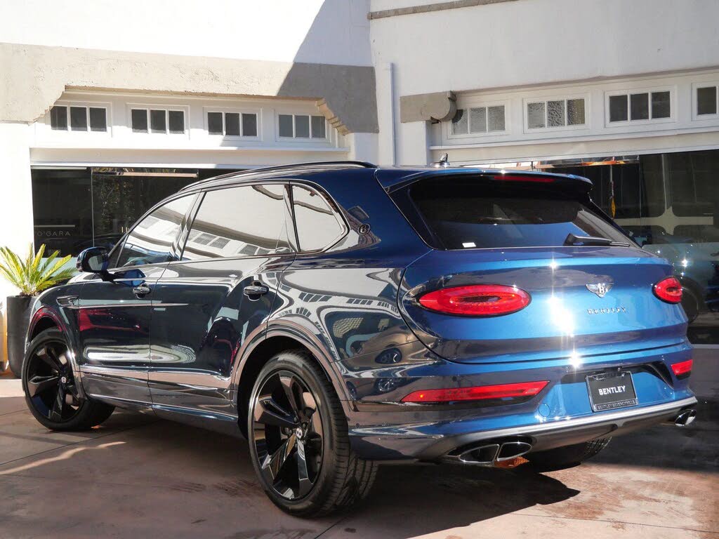 2025 Bentley Bentayga photo 3
