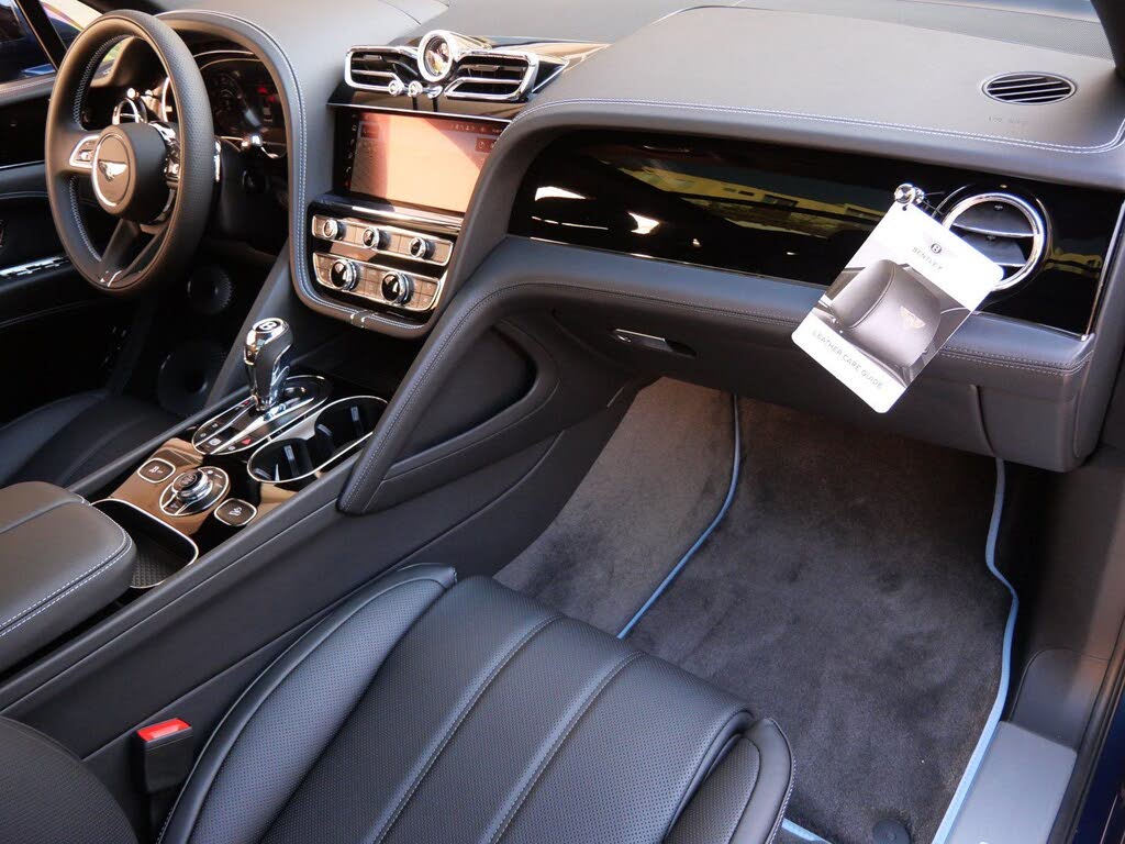 2025 Bentley Bentayga photo 24
