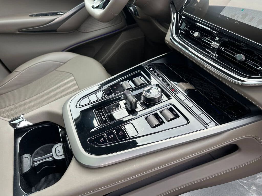 2026 Aston Martin DBX 707 AWD photo 14