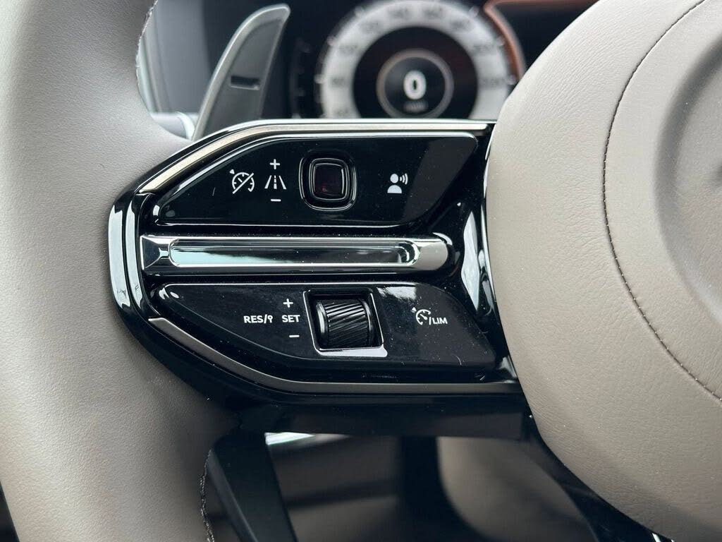 2026 Aston Martin DBX 707 AWD photo 18