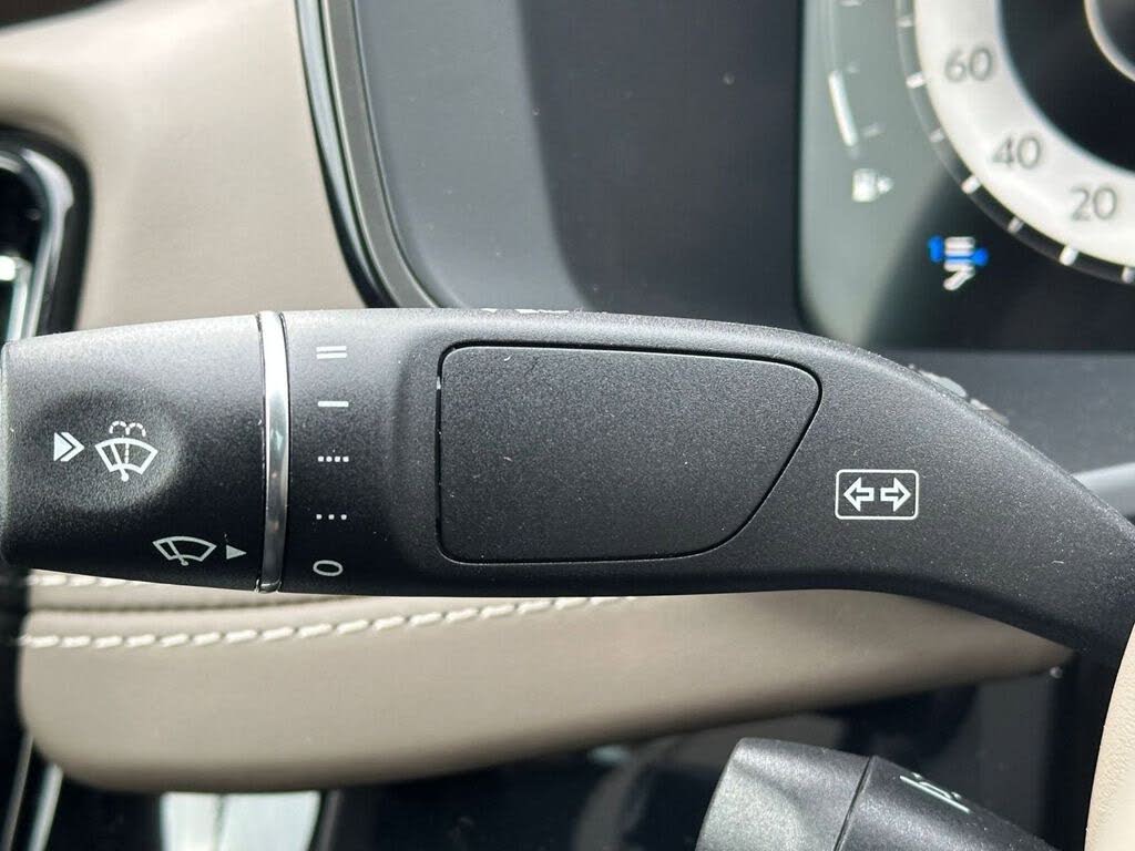 2026 Aston Martin DBX 707 AWD photo 21