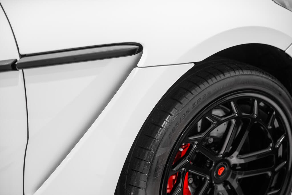 2026 Aston Martin DBX 707 AWD photo 9