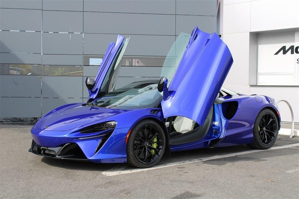 2025 McLaren Artura RWD