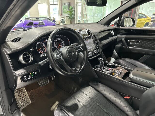 2017 Bentley Bentayga W12 AWD photo 3