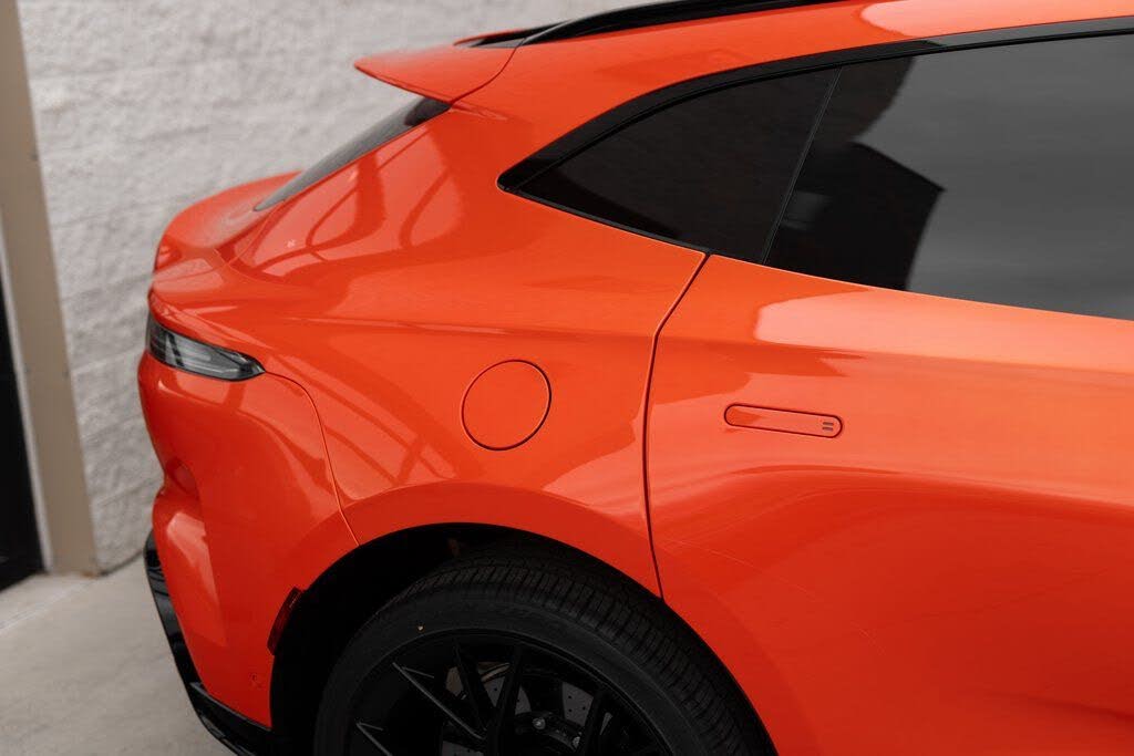 2026 Aston Martin DBX S AWD photo 9