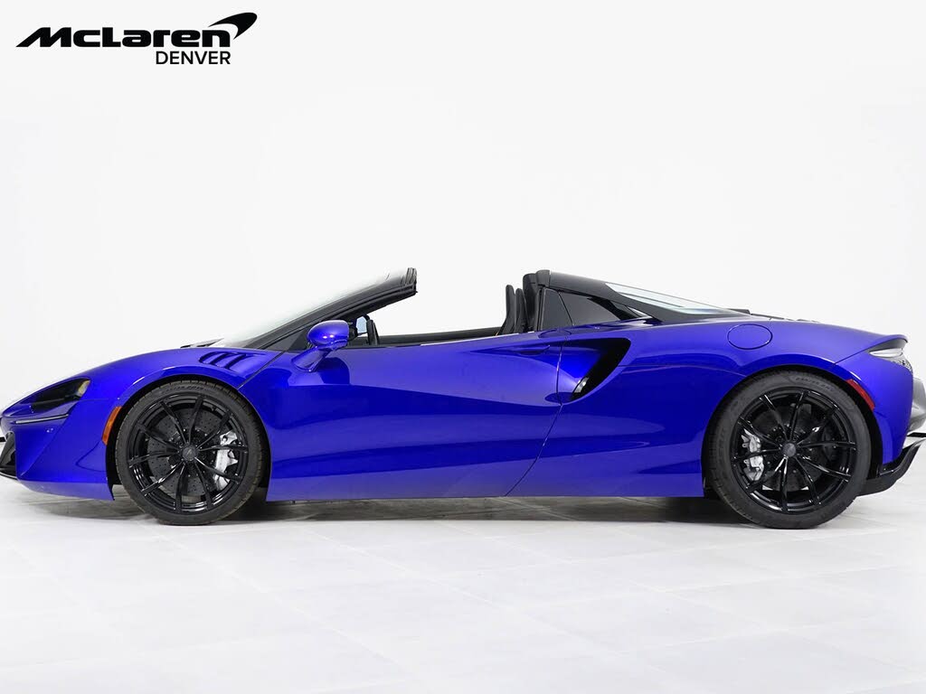 2025 McLaren Artura RWD photo 2