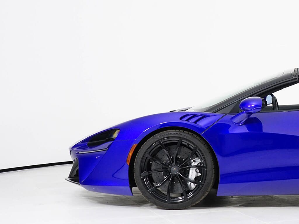 2025 McLaren Artura RWD photo 13