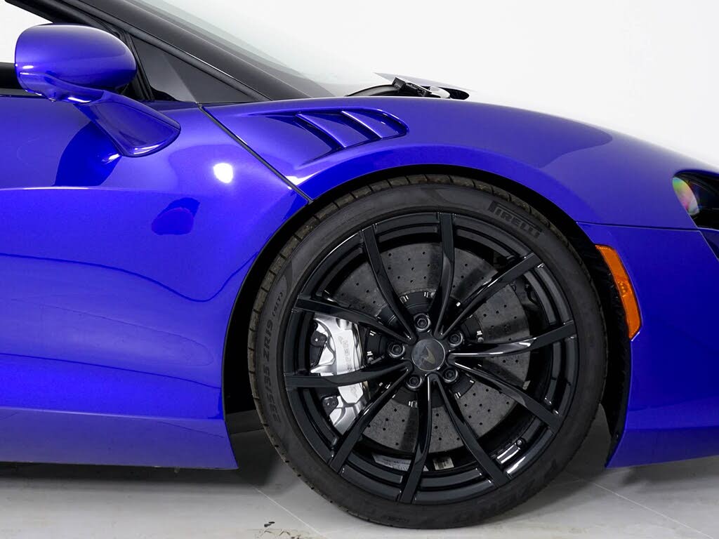 2025 McLaren Artura RWD photo 17