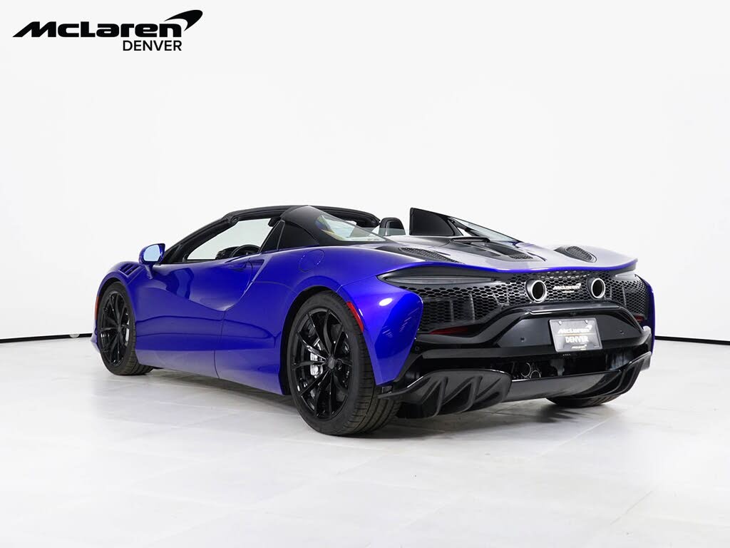 2025 McLaren Artura RWD photo 3