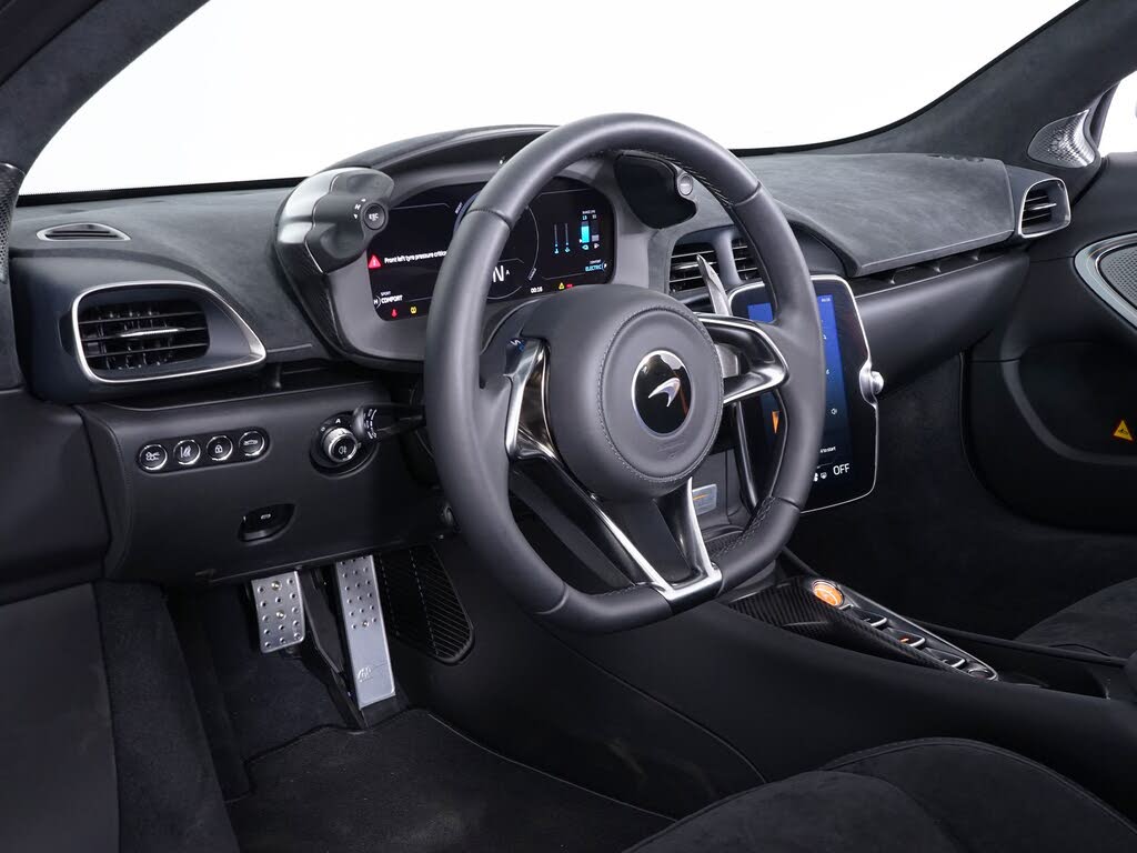 2025 McLaren Artura RWD photo 4