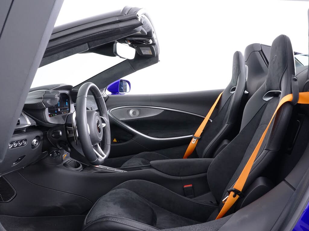 2025 McLaren Artura RWD photo 5