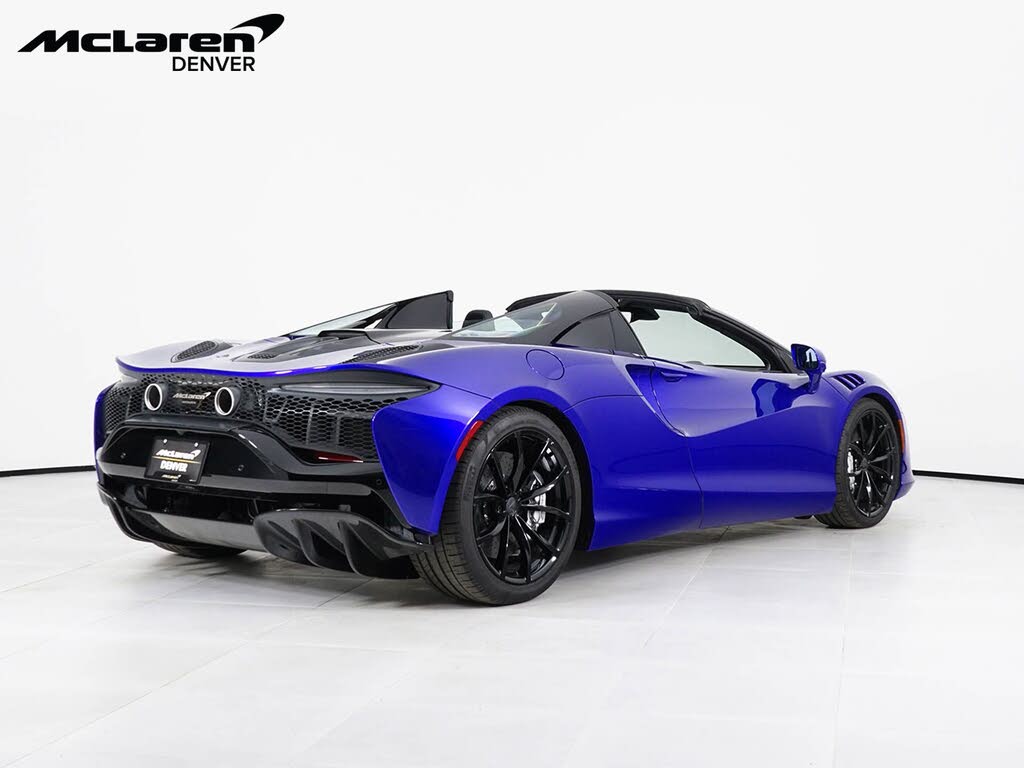 2025 McLaren Artura RWD photo 8