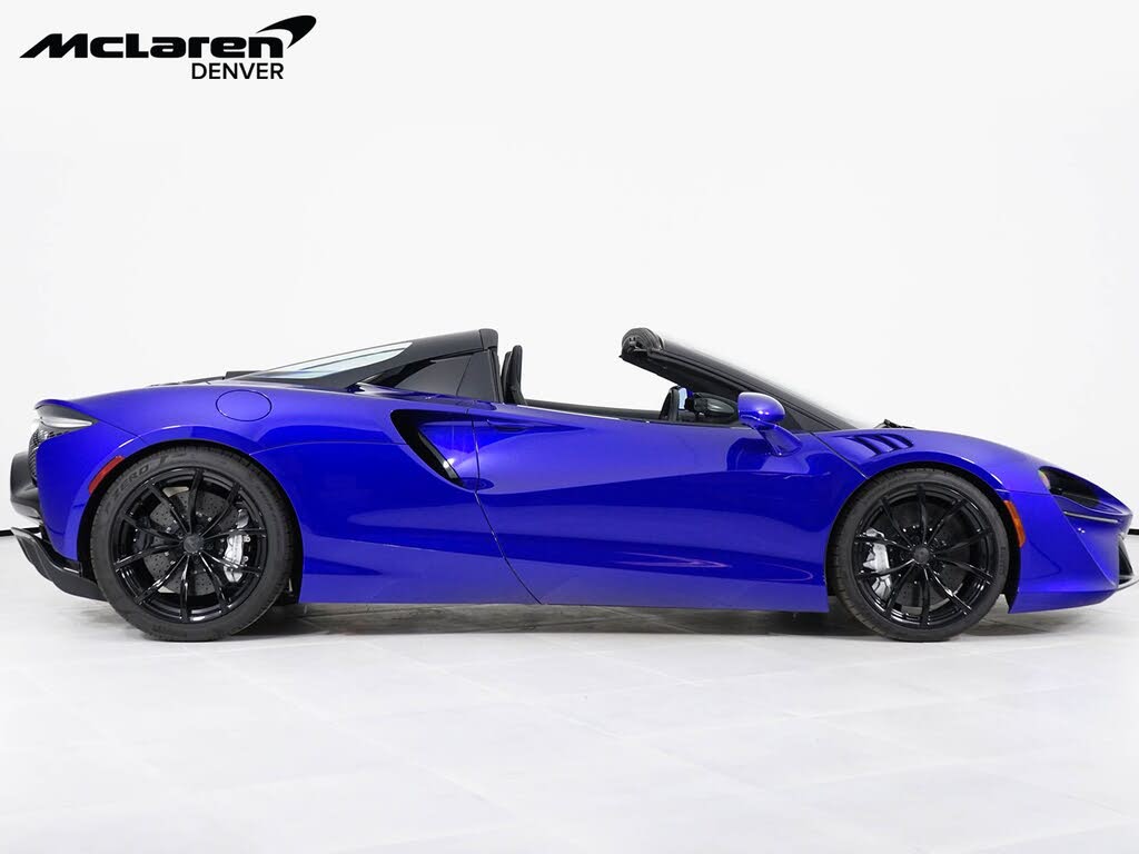 2025 McLaren Artura RWD photo 9