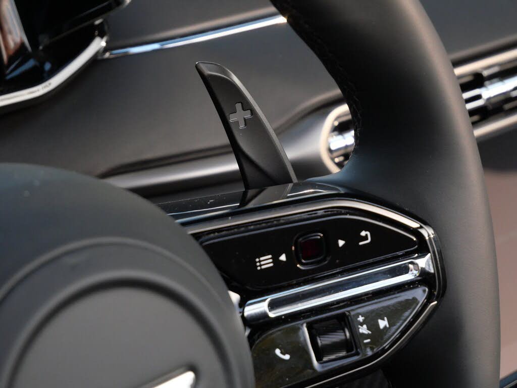 2026 Aston Martin Vanquish Volante RWD photo 17