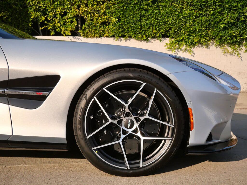 2026 Aston Martin Vanquish Volante RWD photo 4