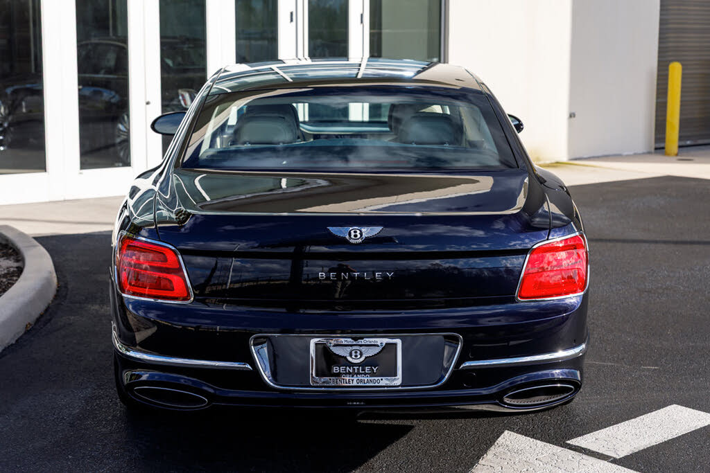 2026 Bentley Flying Spur Azure AWD photo 13