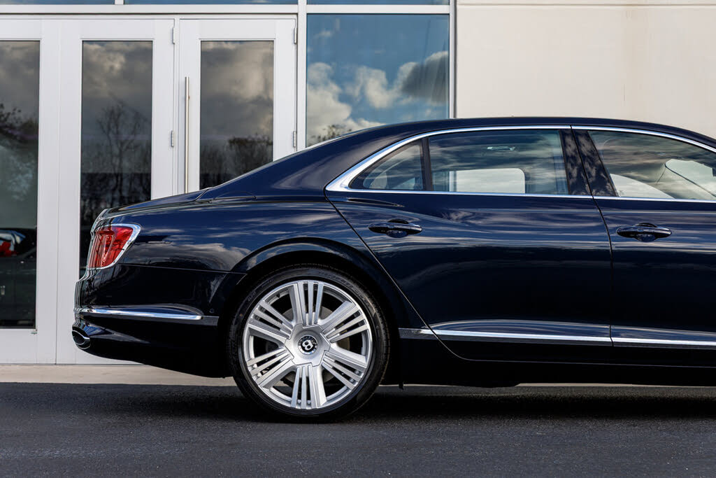 2026 Bentley Flying Spur Azure AWD photo 17